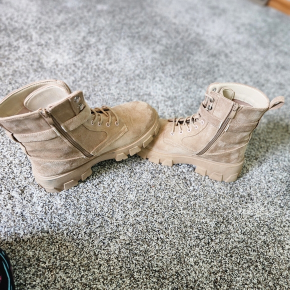 Platform - Picture 2 of 9